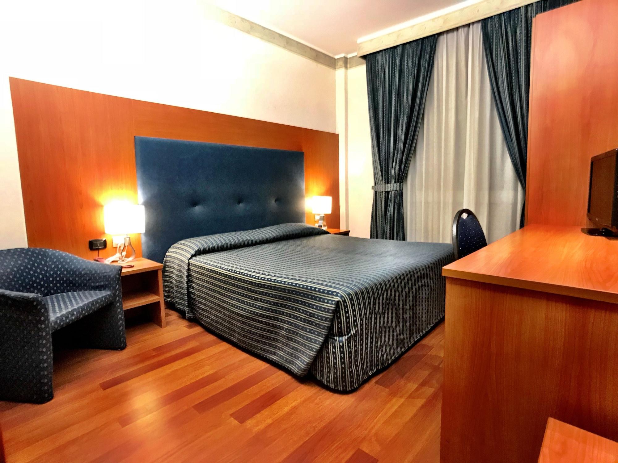 Hotel Mec Милан Экстерьер фото